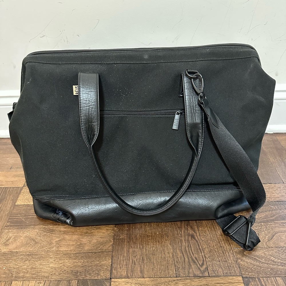 BEIS Weekender Bag in Black